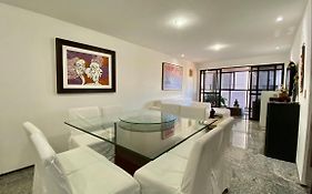 Apartamento vista mar, 2 Suítes, WC Social,2 vagas